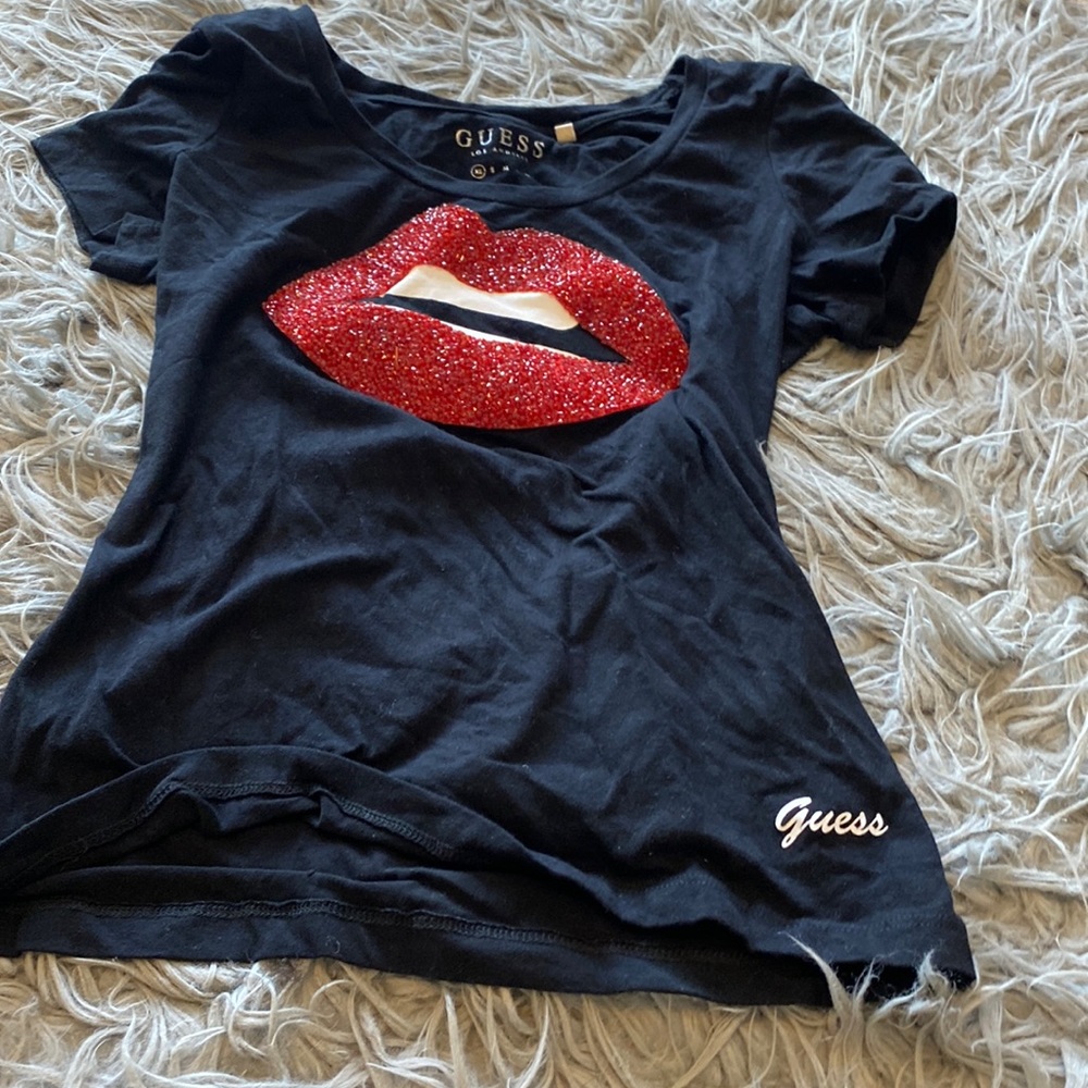 Guess lip shirt